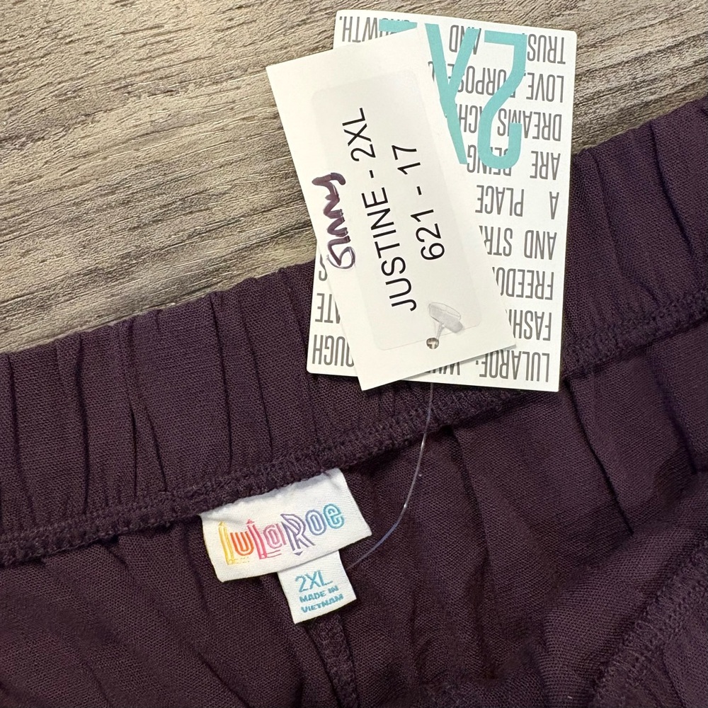 NWT LuLaRoe Justine Pants - 2XL - Picture 2 of 4